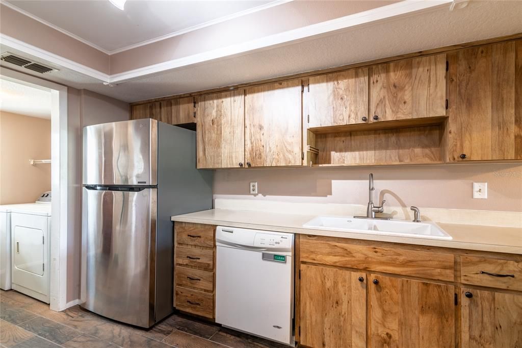 For Sale: $119,000 (2 beds, 2 baths, 1174 Square Feet)