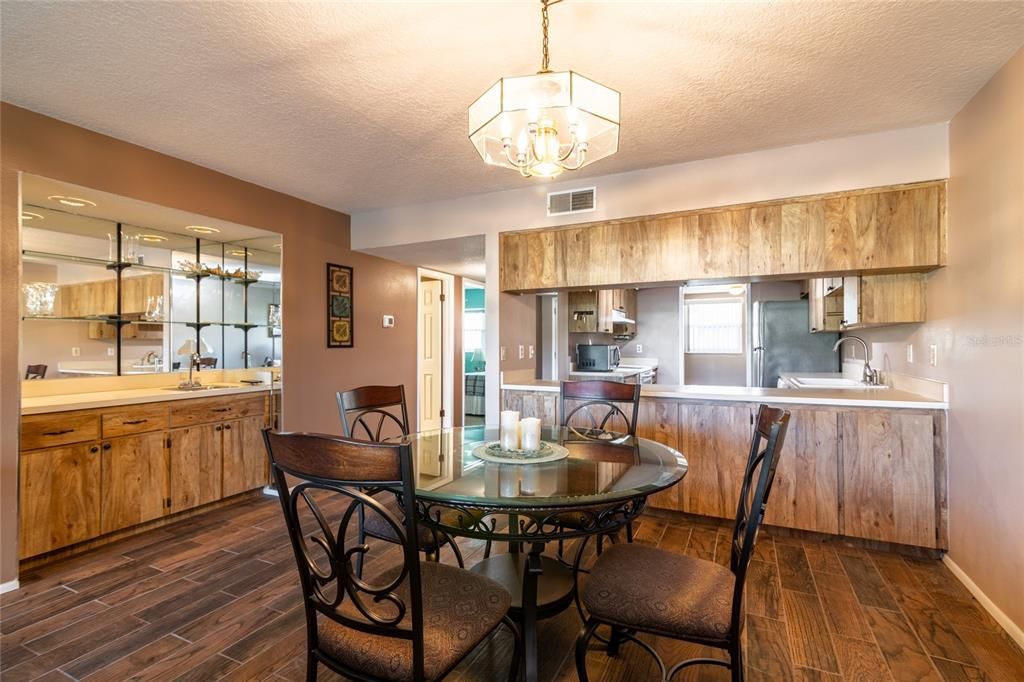 For Sale: $119,000 (2 beds, 2 baths, 1174 Square Feet)