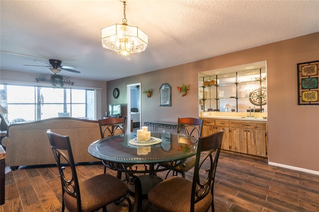 For Sale: $119,000 (2 beds, 2 baths, 1174 Square Feet)