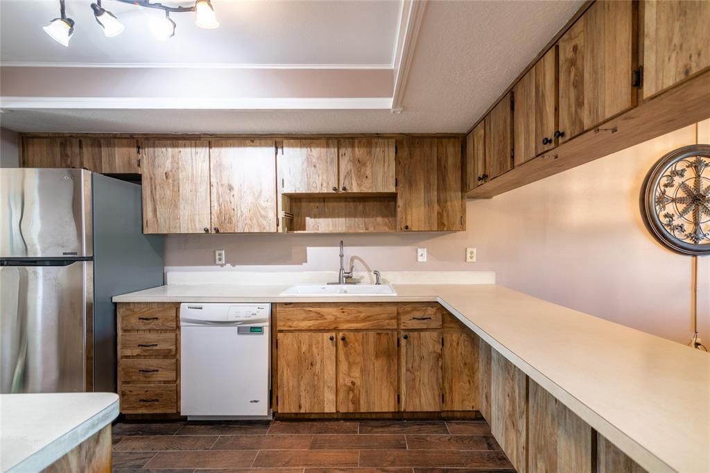 For Sale: $119,000 (2 beds, 2 baths, 1174 Square Feet)