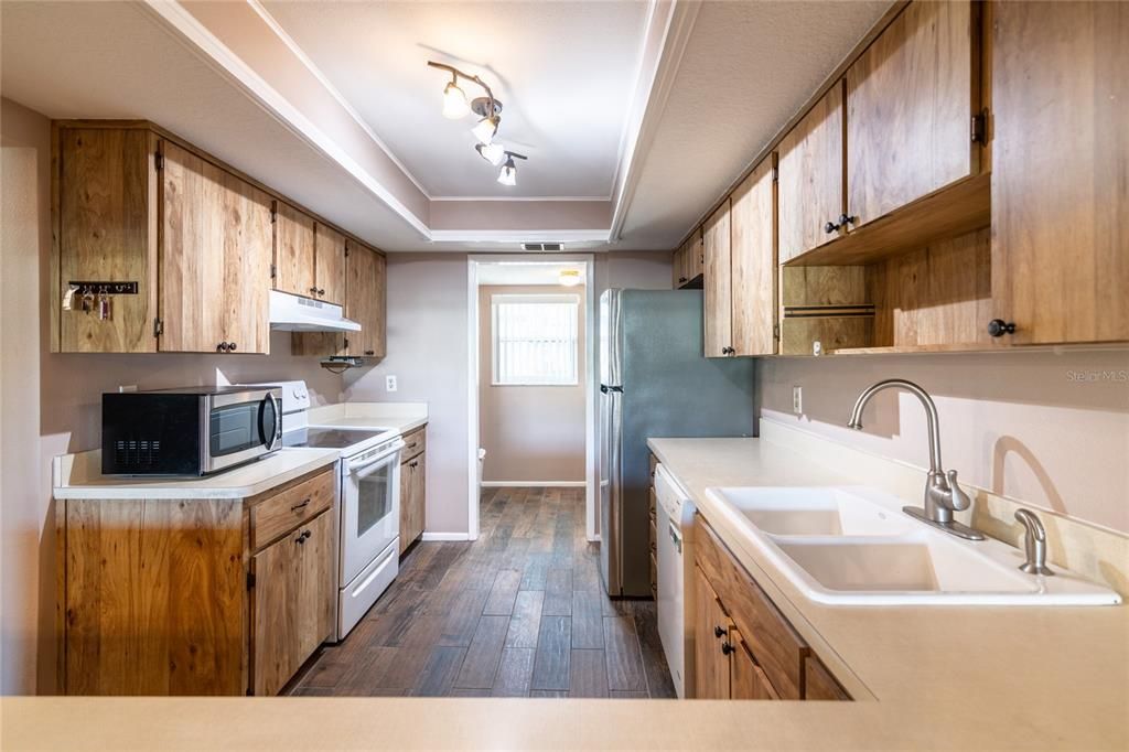 For Sale: $119,000 (2 beds, 2 baths, 1174 Square Feet)