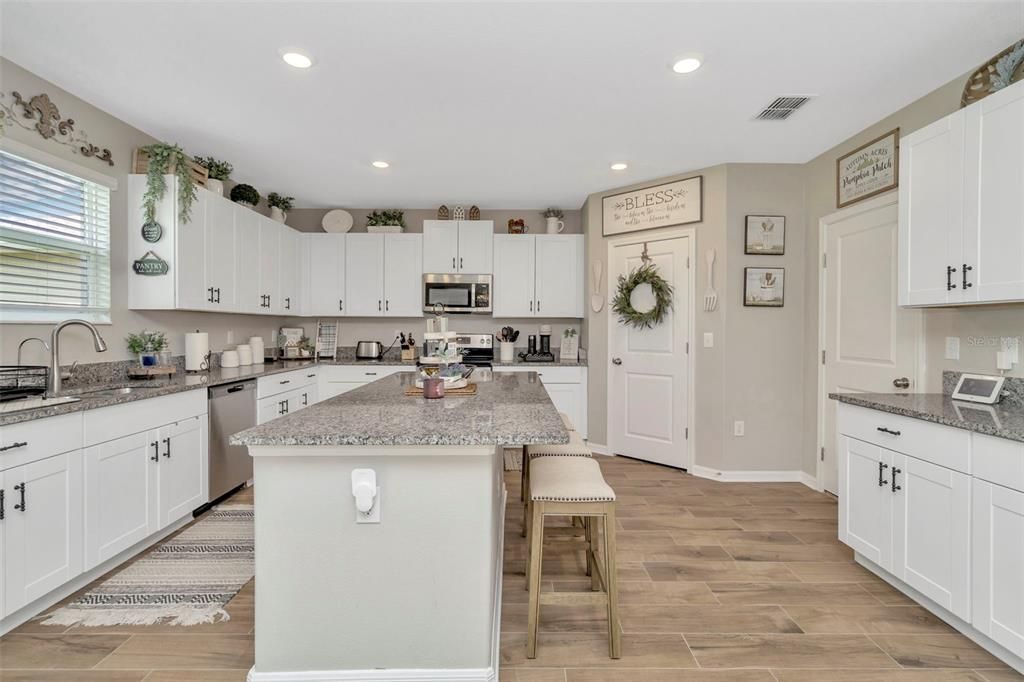 For Sale: $489,900 (4 beds, 2 baths, 3078 Square Feet)