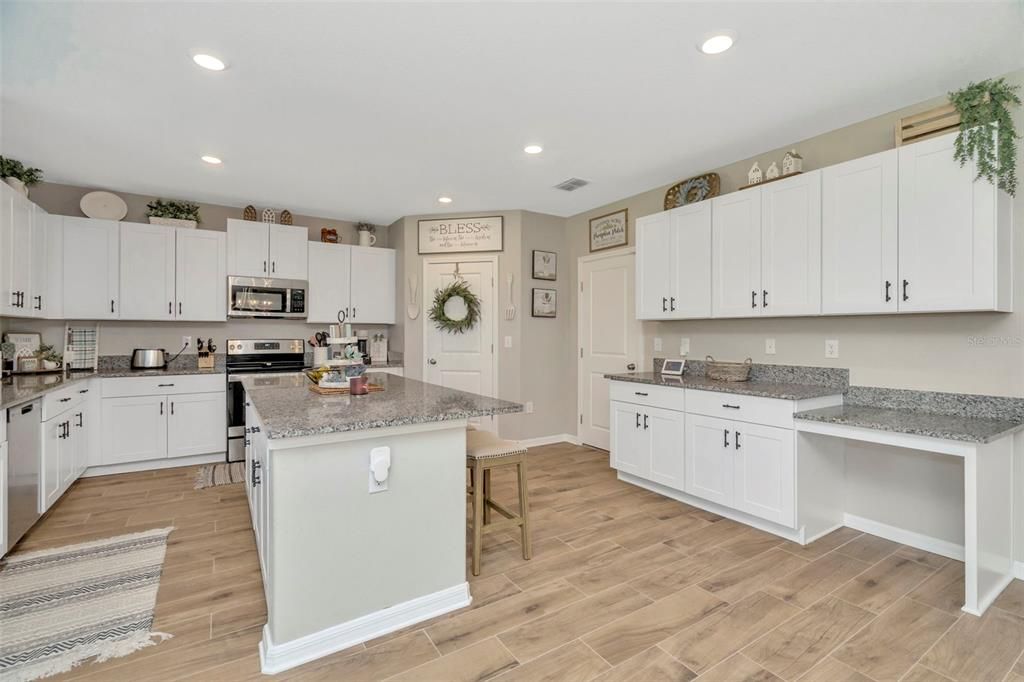 For Sale: $489,900 (4 beds, 2 baths, 3078 Square Feet)