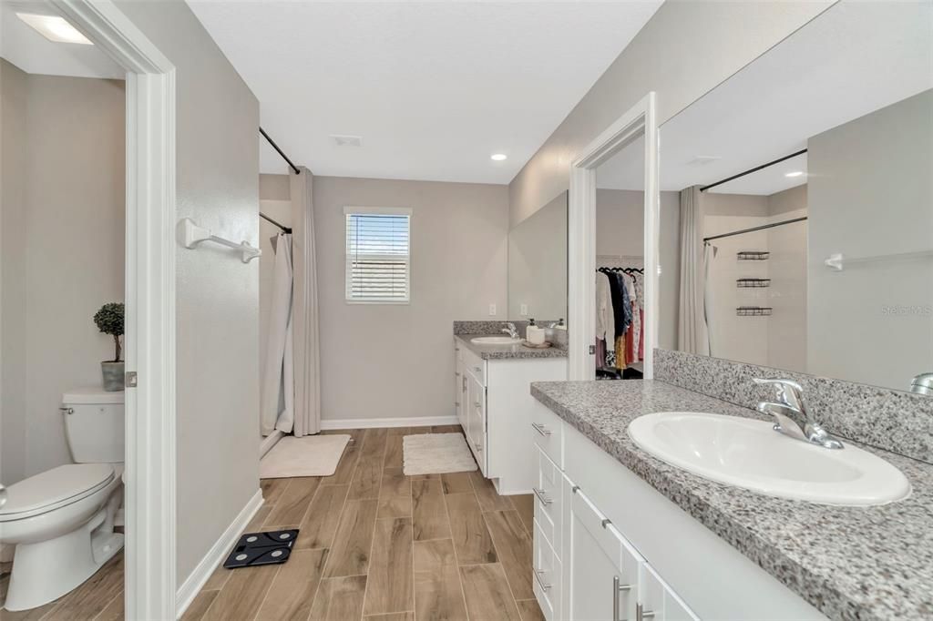 For Sale: $489,900 (4 beds, 2 baths, 3078 Square Feet)