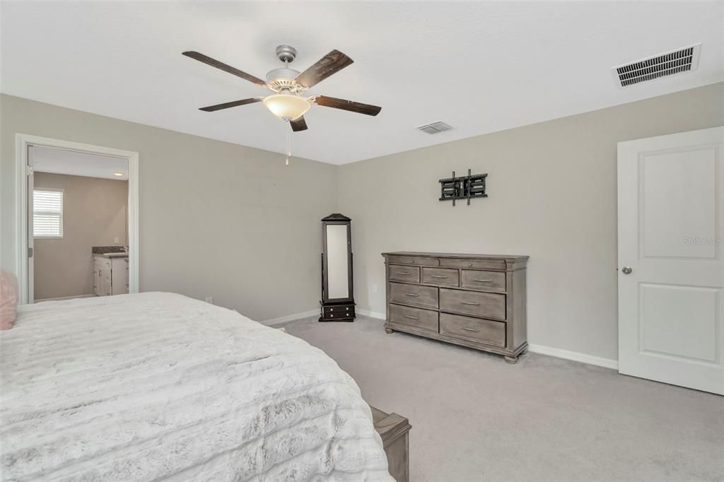 For Sale: $489,900 (4 beds, 2 baths, 3078 Square Feet)