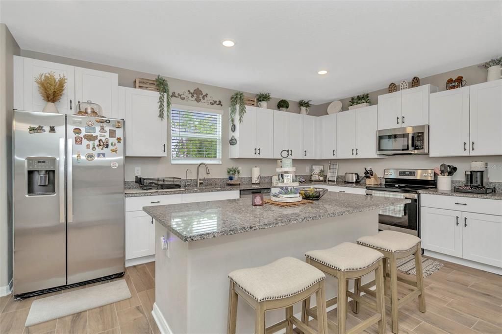 For Sale: $489,900 (4 beds, 2 baths, 3078 Square Feet)