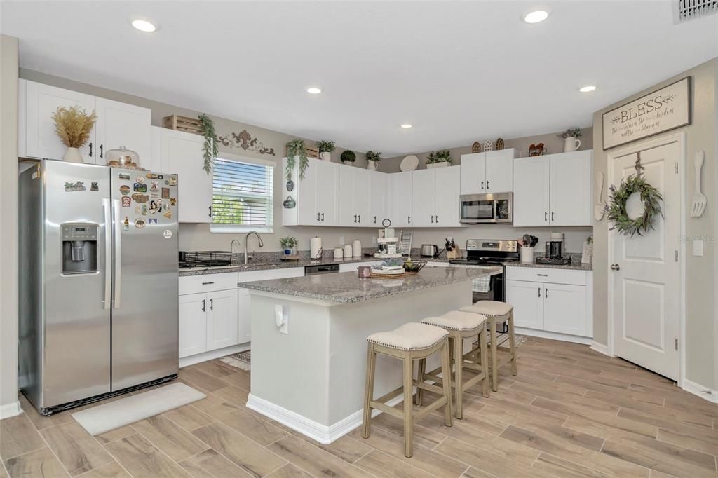 For Sale: $489,900 (4 beds, 2 baths, 3078 Square Feet)