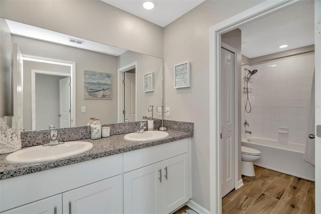 For Sale: $489,900 (4 beds, 2 baths, 3078 Square Feet)