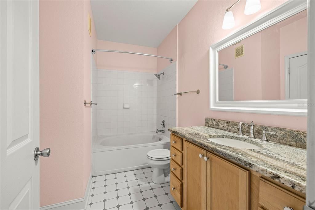 Activo con contrato: $174,900 (2 camas, 2 baños, 968 Pies cuadrados)
