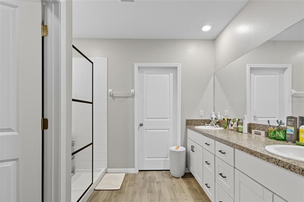 合同活跃: $530,000 (5 贝兹, 2 浴室, 2949 平方英尺)