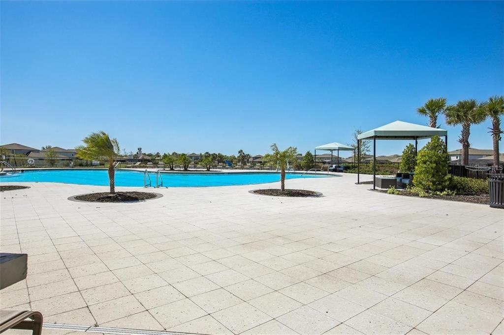 合同活跃: $530,000 (5 贝兹, 2 浴室, 2949 平方英尺)