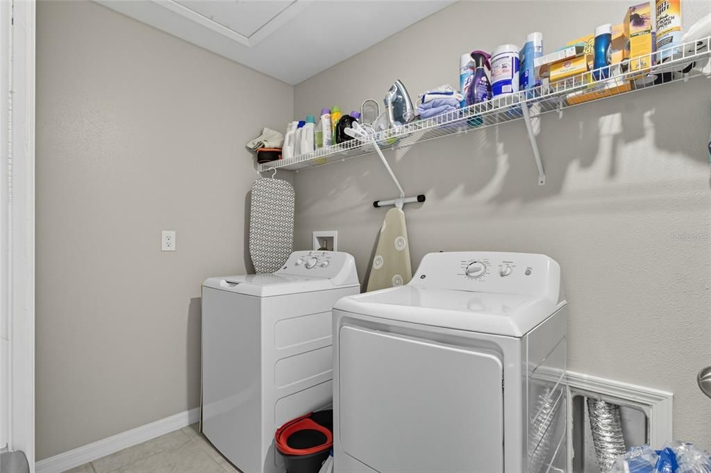 合同活跃: $530,000 (5 贝兹, 2 浴室, 2949 平方英尺)