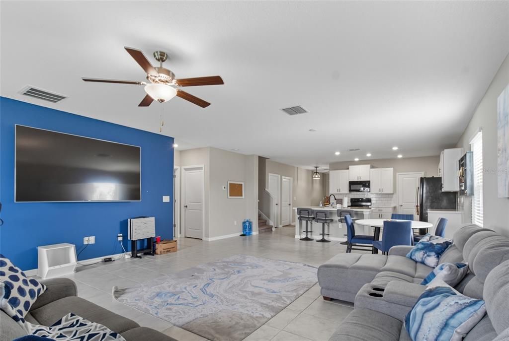 合同活跃: $530,000 (5 贝兹, 2 浴室, 2949 平方英尺)