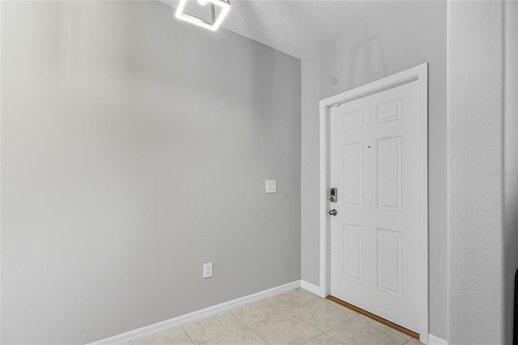 合同活跃: $530,000 (5 贝兹, 2 浴室, 2949 平方英尺)