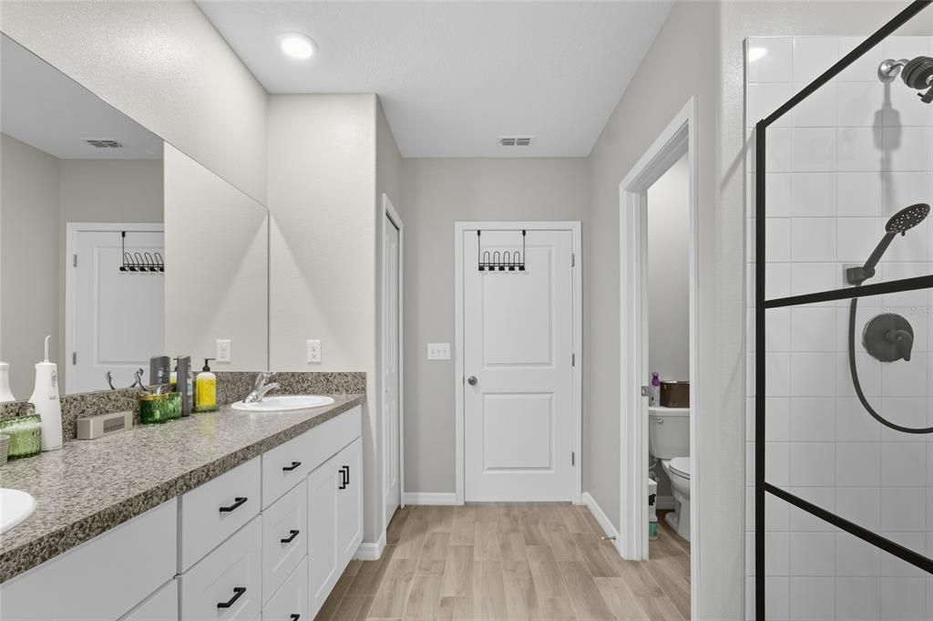 合同活跃: $530,000 (5 贝兹, 2 浴室, 2949 平方英尺)