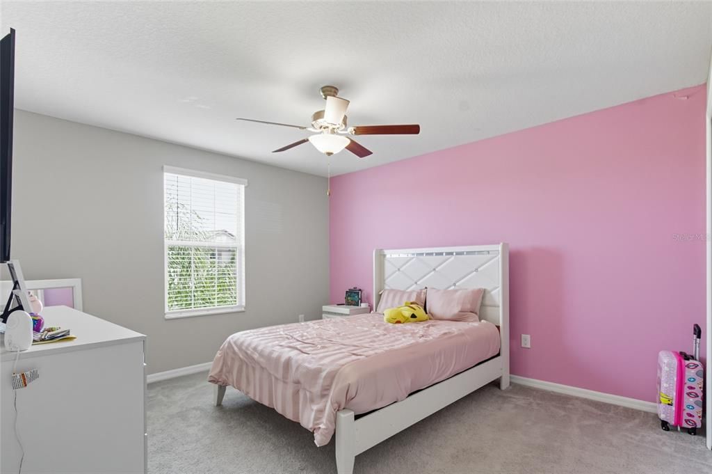 合同活跃: $530,000 (5 贝兹, 2 浴室, 2949 平方英尺)