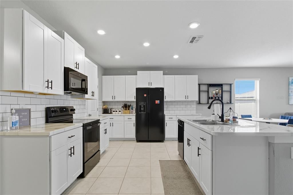 合同活跃: $530,000 (5 贝兹, 2 浴室, 2949 平方英尺)