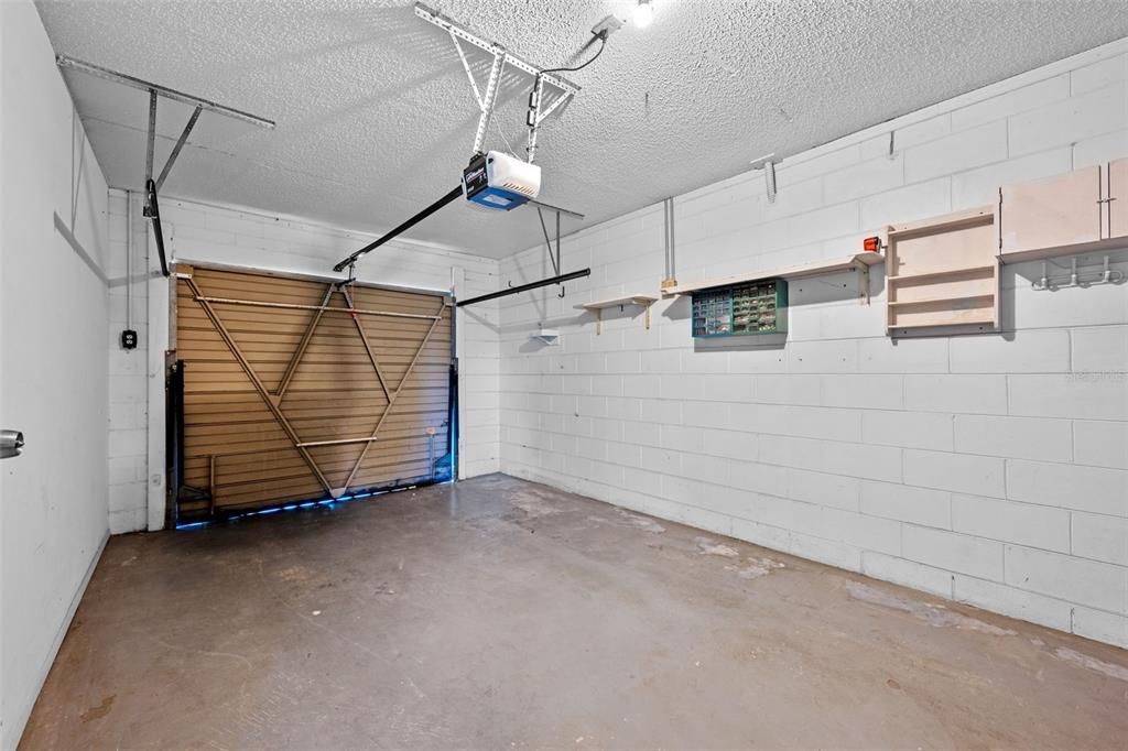 合同活跃: $275,000 (2 贝兹, 2 浴室, 1000 平方英尺)