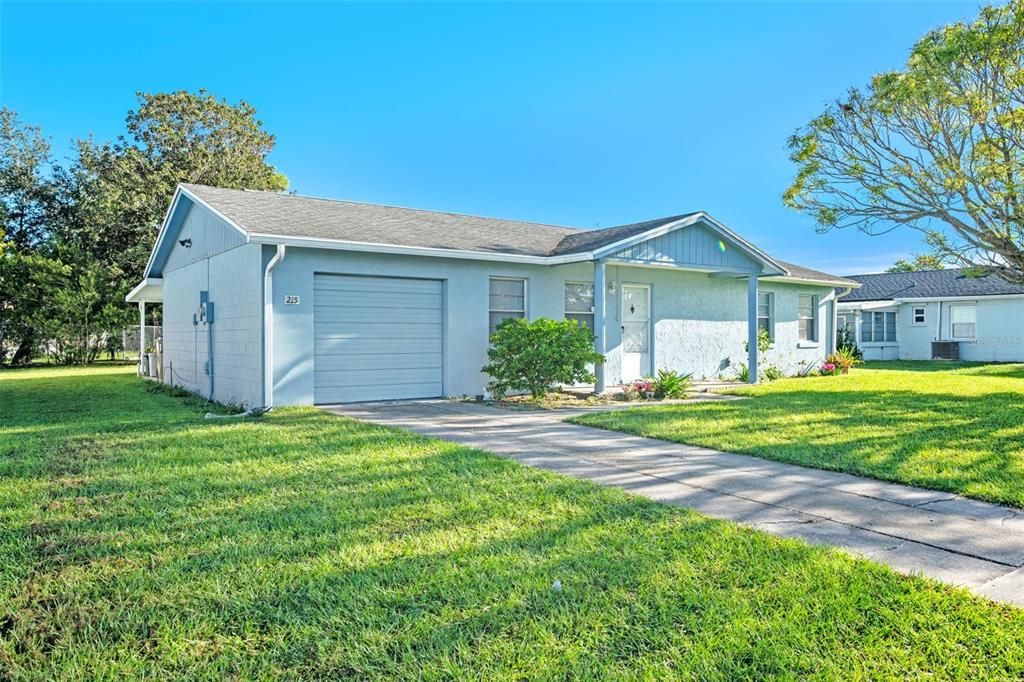 合同活跃: $275,000 (2 贝兹, 2 浴室, 1000 平方英尺)