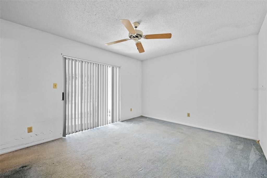 合同活跃: $275,000 (2 贝兹, 2 浴室, 1000 平方英尺)