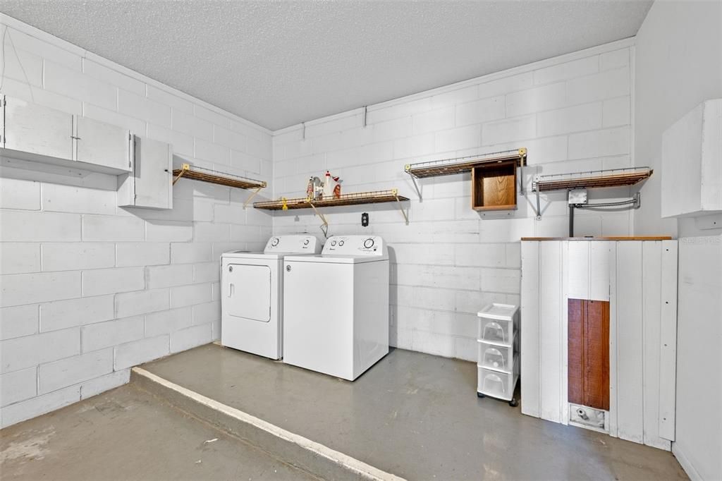 合同活跃: $275,000 (2 贝兹, 2 浴室, 1000 平方英尺)