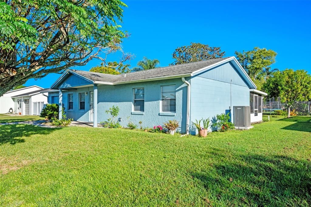 合同活跃: $275,000 (2 贝兹, 2 浴室, 1000 平方英尺)