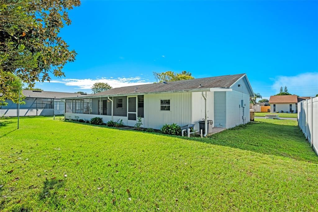 合同活跃: $275,000 (2 贝兹, 2 浴室, 1000 平方英尺)