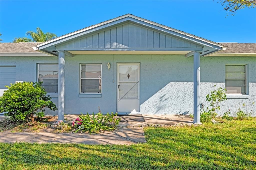 合同活跃: $275,000 (2 贝兹, 2 浴室, 1000 平方英尺)