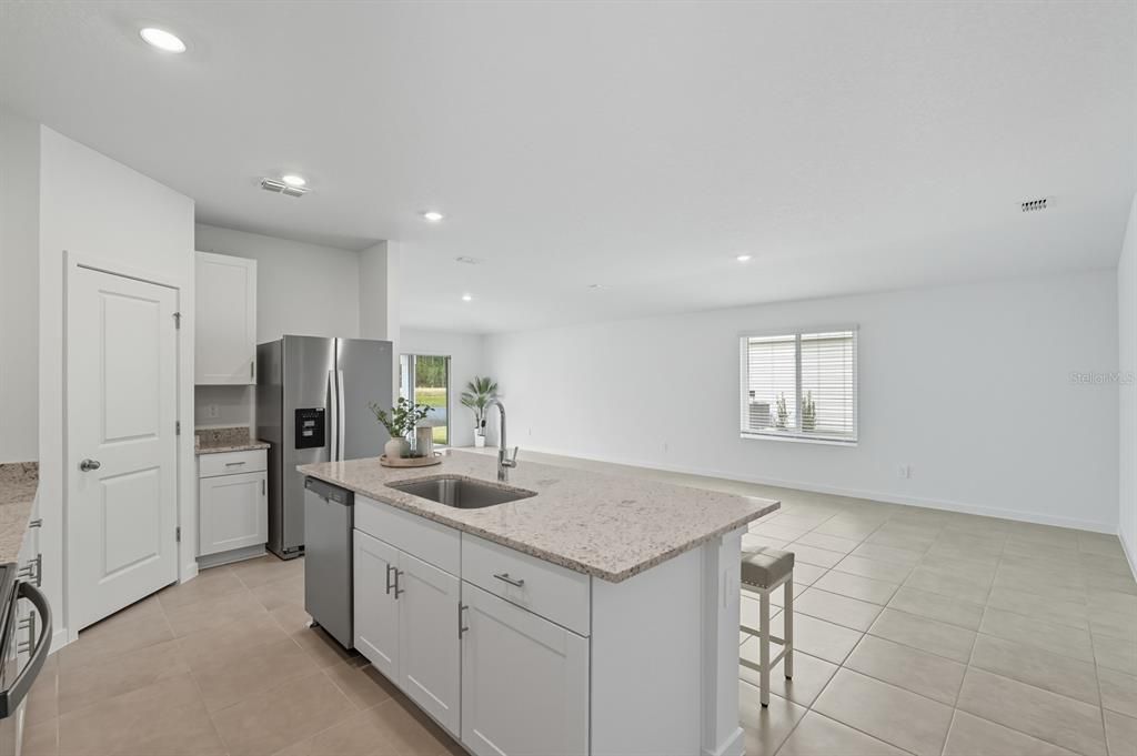 待售: $354,990 (4 贝兹, 3 浴室, 1842 平方英尺)