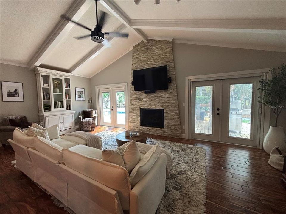 На продажу: $984,999 (3 спален, 2 ванн, 2109 Квадратных фут)