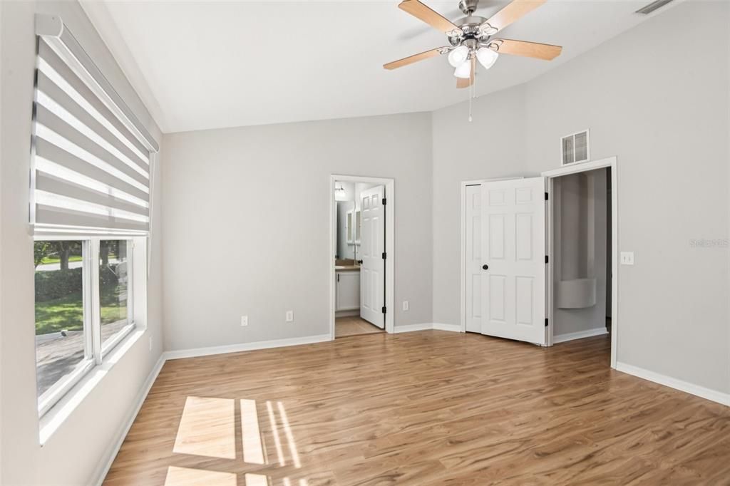 Active With Contract: $290,000 (3 beds, 3 baths, 1653 Square Feet)