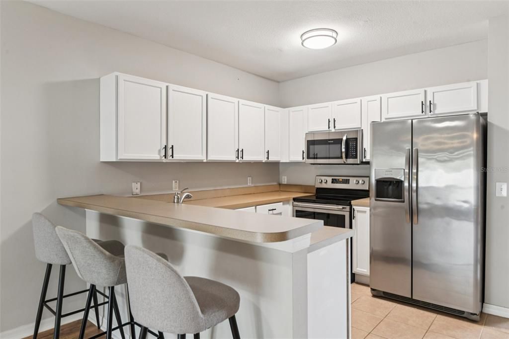 Active With Contract: $290,000 (3 beds, 3 baths, 1653 Square Feet)