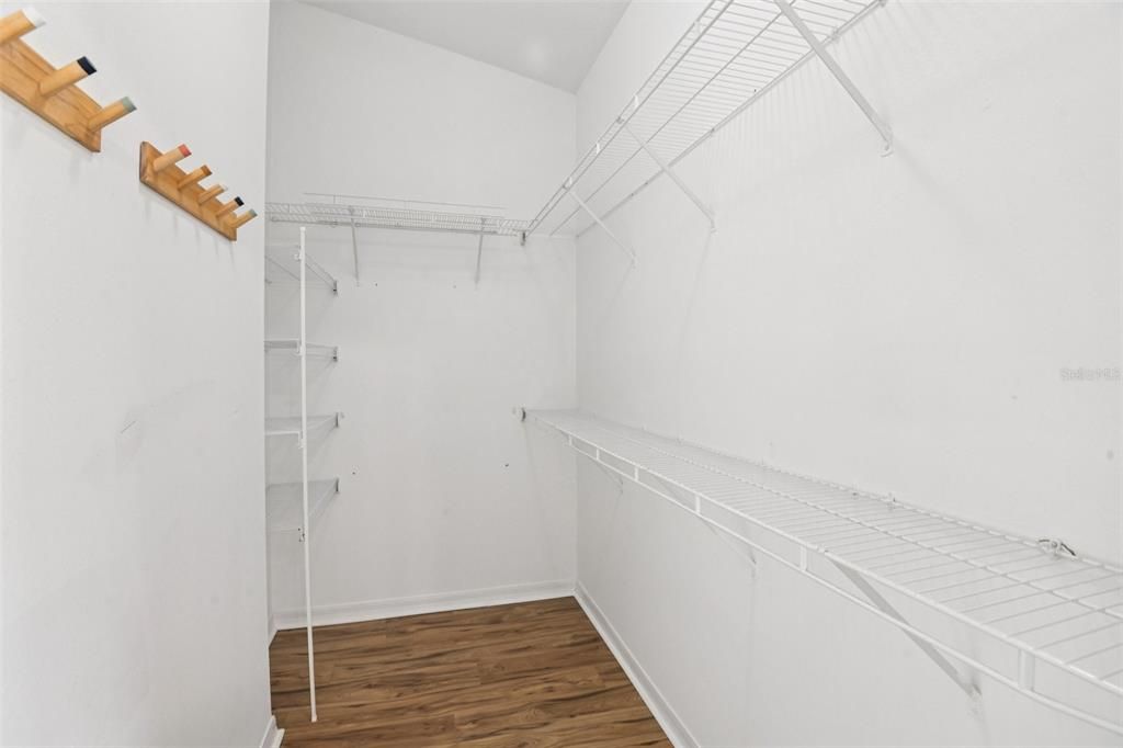 Active With Contract: $290,000 (3 beds, 3 baths, 1653 Square Feet)