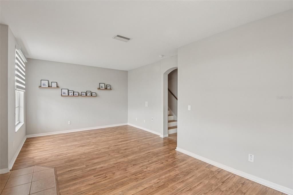 Active With Contract: $290,000 (3 beds, 3 baths, 1653 Square Feet)