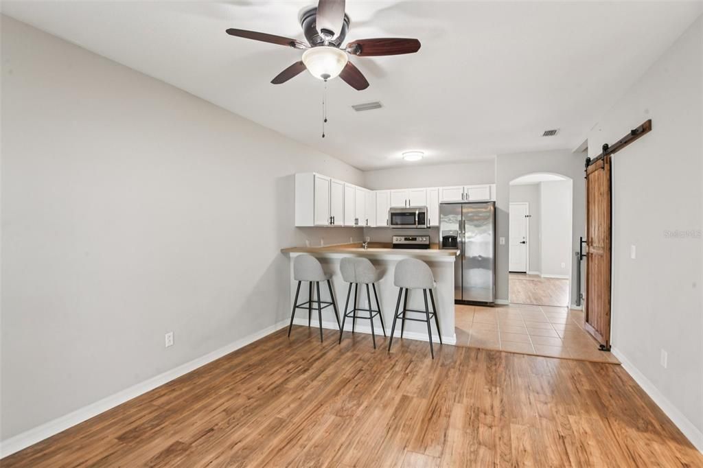 Active With Contract: $290,000 (3 beds, 3 baths, 1653 Square Feet)
