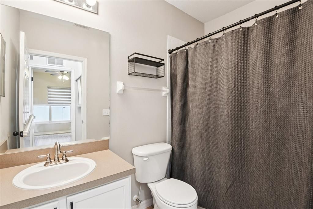 Active With Contract: $290,000 (3 beds, 3 baths, 1653 Square Feet)