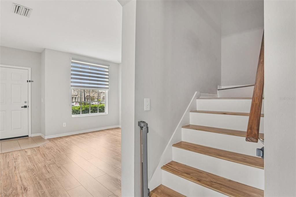 Active With Contract: $290,000 (3 beds, 3 baths, 1653 Square Feet)