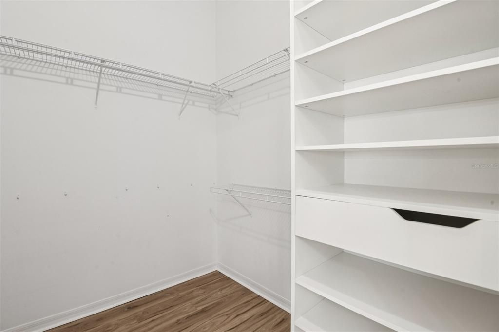 Active With Contract: $290,000 (3 beds, 3 baths, 1653 Square Feet)