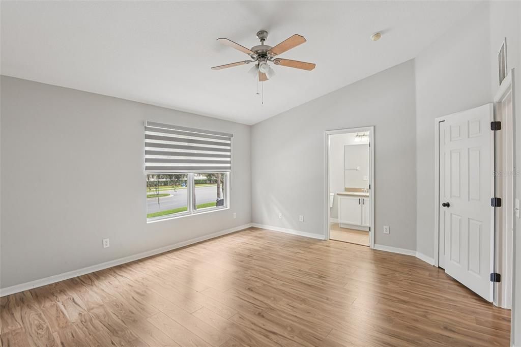 Active With Contract: $290,000 (3 beds, 3 baths, 1653 Square Feet)