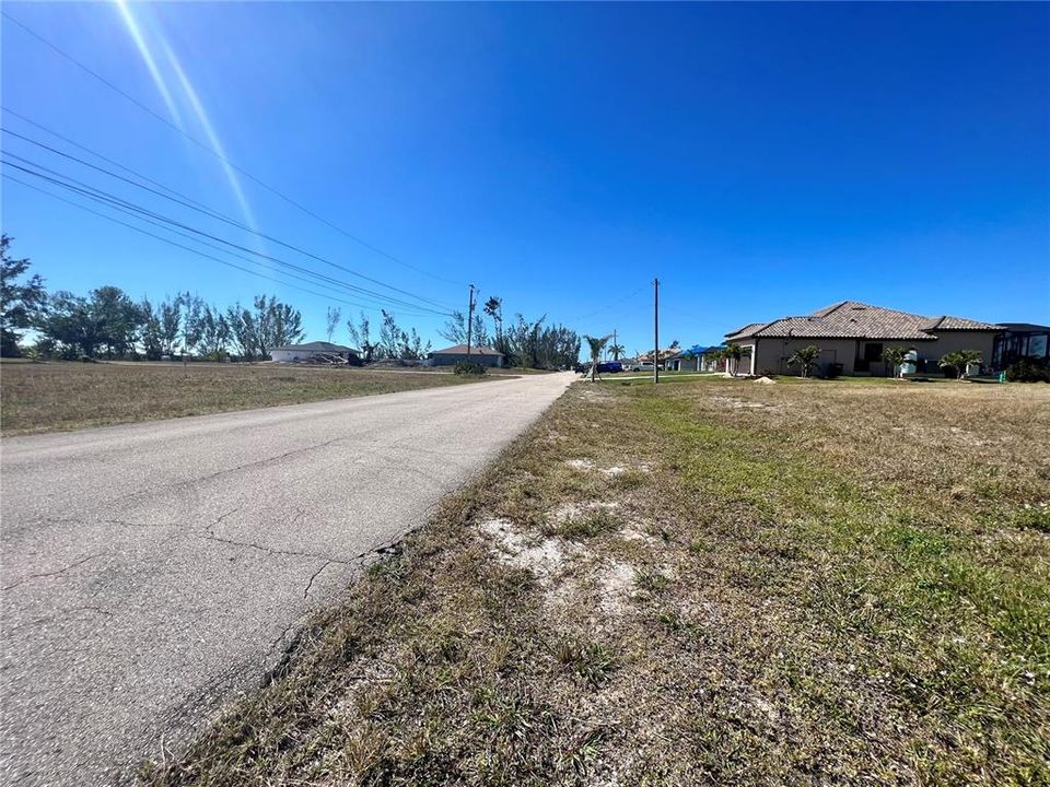 待售: $310,000 (0.23 acres)