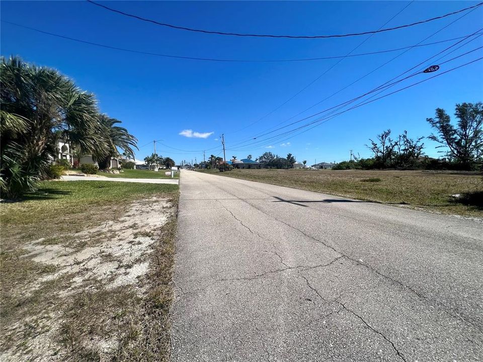 待售: $310,000 (0.23 acres)