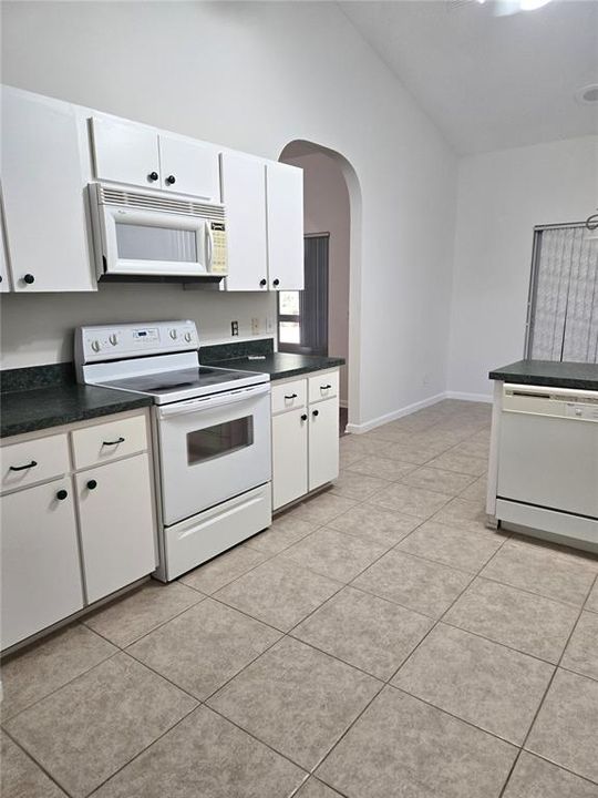 Active With Contract: $218,000 (2 beds, 2 baths, 1481 Square Feet)