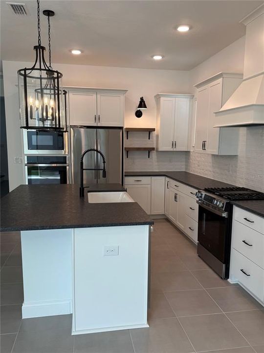 Active With Contract: $3,500 (5 beds, 4 baths, 2687 Square Feet)