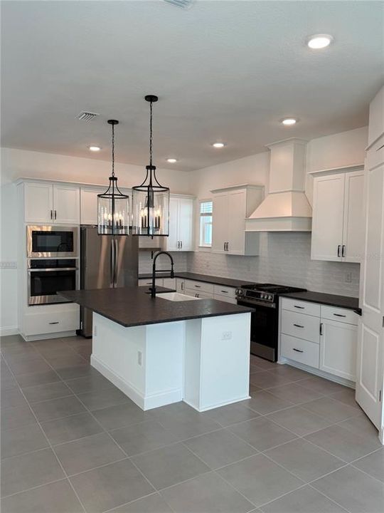 Active With Contract: $3,500 (5 beds, 4 baths, 2687 Square Feet)