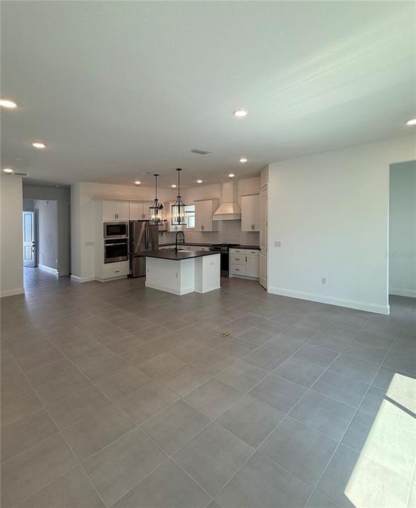 Active With Contract: $3,500 (5 beds, 4 baths, 2687 Square Feet)