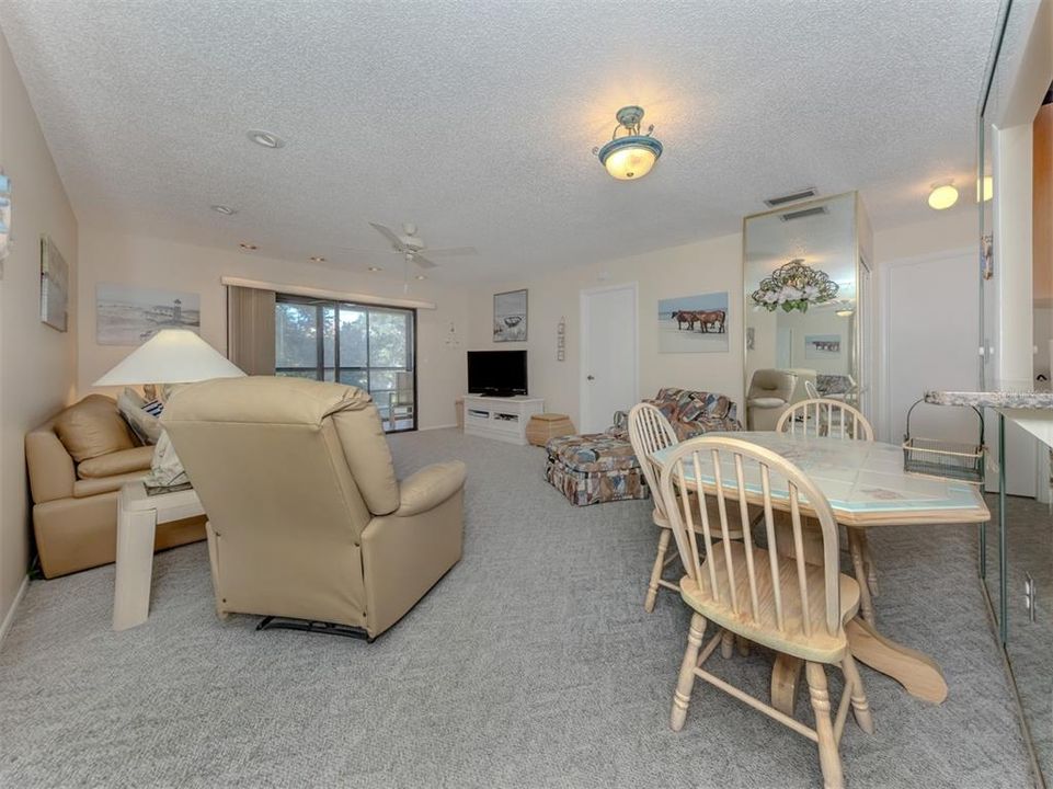 For Rent: $4,500 (2 beds, 2 baths, 909 Square Feet)