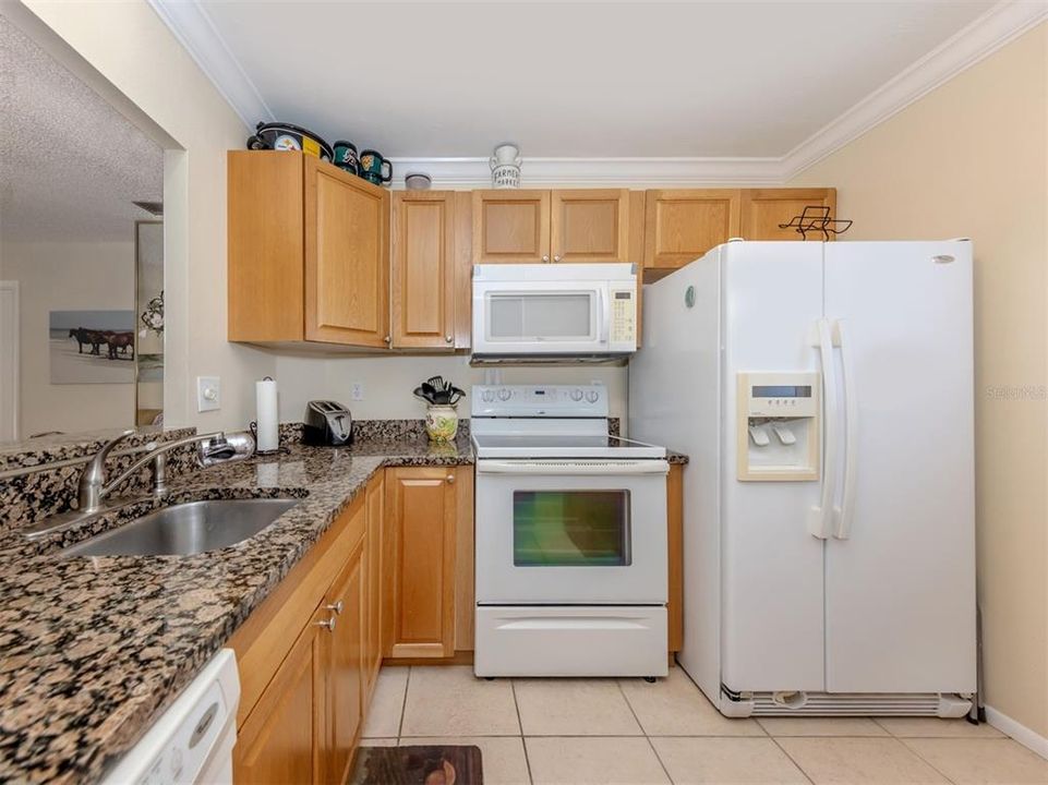 For Rent: $4,500 (2 beds, 2 baths, 909 Square Feet)