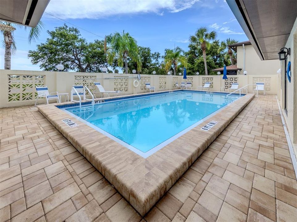 For Rent: $4,500 (2 beds, 2 baths, 909 Square Feet)