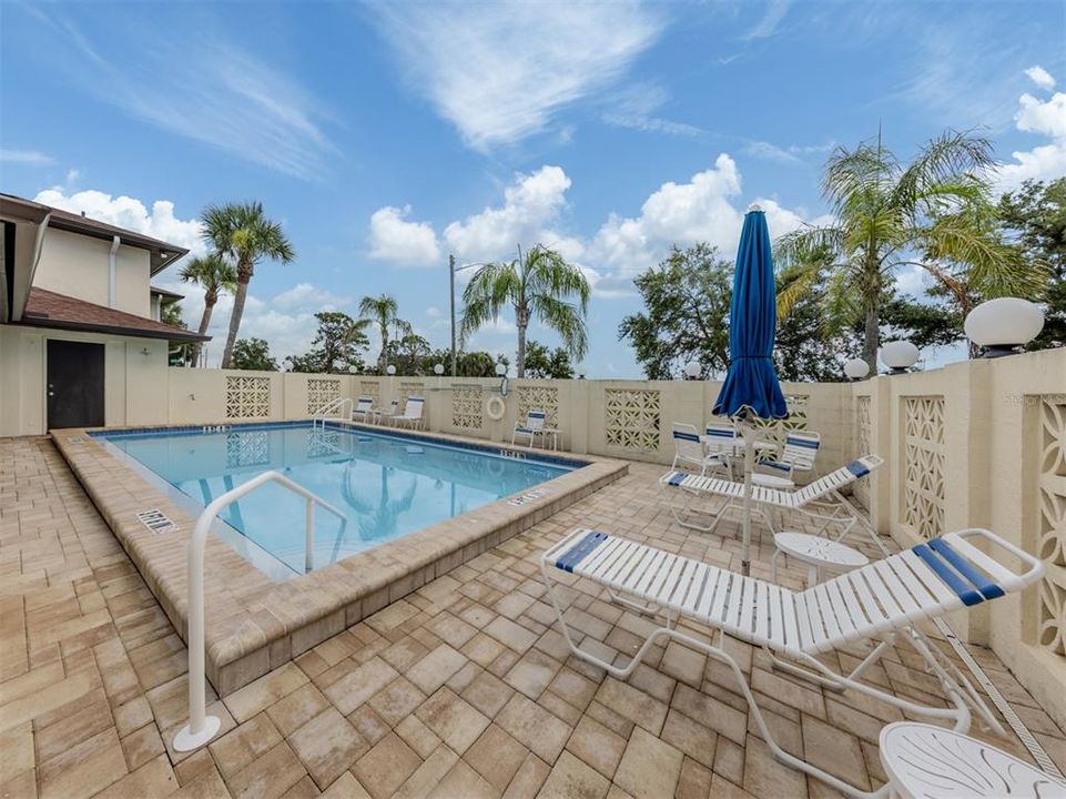 For Rent: $4,500 (2 beds, 2 baths, 909 Square Feet)