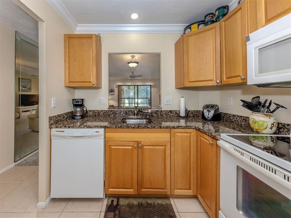 For Rent: $4,500 (2 beds, 2 baths, 909 Square Feet)